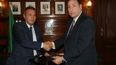 بنك مصر يوقع بروتوكول تعاون مع نقابة الصيادلة لدعم تجارة الأدوية 