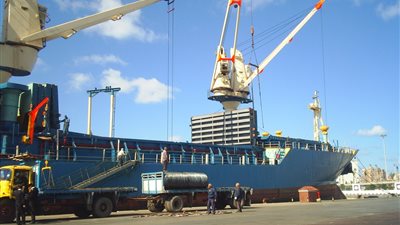 ميناء الإسكندرية يستقبل شحنة قمح من أوكرانيا