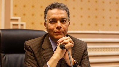 وزير النقل يتقدم باستقالته.. ورئيس الوزراء يقبلها
