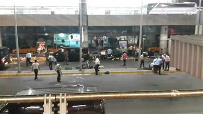 مقتل 10 أشخاص وإصابة 40 آخرين في انفجار مطار أتاتورك بتركيا