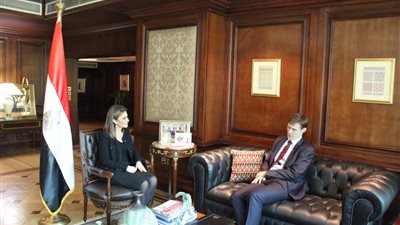 سحر نصر وسفير بريطانيا يبحثان مستقبل التعاون بعد الخروج من الاتحاد الأوروبي