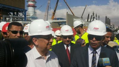 وزير الكهرباء يتفقد عمليات التطوير بمحطة عتاقة في السويس
