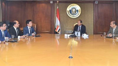 وزير التجارة يبحث ضخ استثمارات صينية في مدينة الجلود بالروبيكي