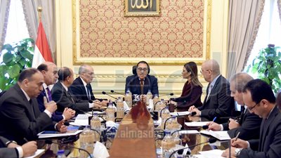 رئيس الوزراء يبحث وضع خطة لجذب الاستثمارات الأمريكية