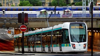 فرنسا تخصص 1,8 مليار يورو لتطوير المواصلات العامة في باريس