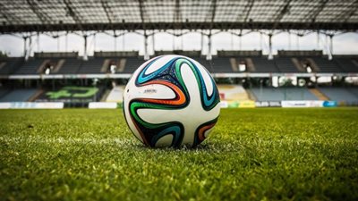 أبرزها «الحكم لم يعد هواء»..7 تعديلات جديدة على قانون كرة القدم