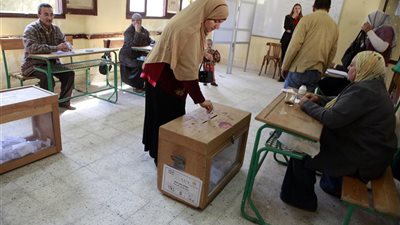 لجان دائرة الرمل بالإسكندرية تفتح أبوابها أمام الناخبين