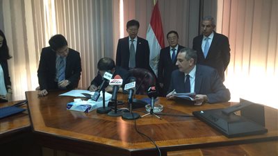 وزير الصناعة يبحث مع الصين إنشاء مباني حكومية بالعاصمة الجديدة