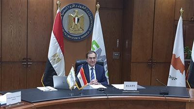 الملا يوقع إتفاقية إستضافة مقر منتدى غاز شرق المتوسط بالقاهرة