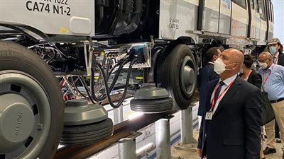 وزير النقل يتفقد خطوط إنتاج عربات القطارات بمصنع ألستوم في فرنسا