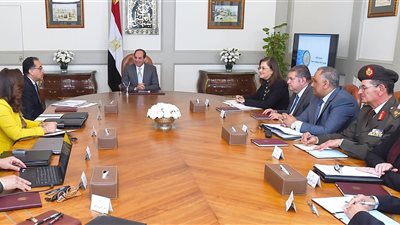 الرئيس يتابع فى إجتماع موسع الموقف التنفيذى لمدينة دمياط للأثاث