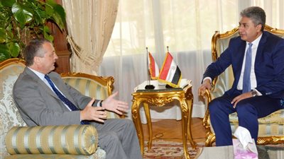 وزير الطيران يبحث مع سفير النمسا تفعيل اتفاقية النقل الجوي