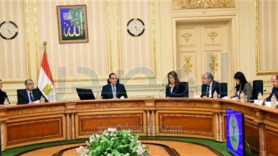 «مدبولى» يتابع مع «المجموعة الاقتصادية» إجراءات توفير السلع استعدادًا لشهر رمضان