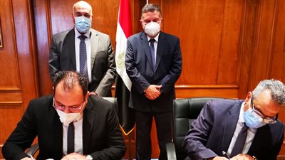 وزير قطاع الأعمال يشهد توقيع عقد تقديم إستشارات تطوير نادي غزل المحلة