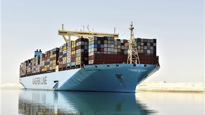 37 سفينة تعبر قناة السويس بحولات بلغت مليونين و450 ألف طن