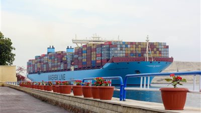انتظام حركة الملاحة بقناة السويس.. وعبور 55 سفينة بحمولات 3,4 مليون طن