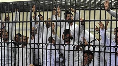 تأجيل محاكمة 215 إخوانيًا في قضية 