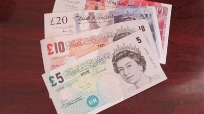  «الاسترليني» يتراجع لأدنى مستوى في أسبوع 