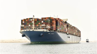 41 سفينة تعبر المجرى الملاحي لقناة السويس