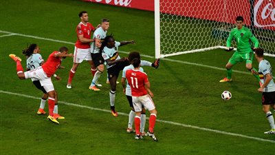 ويلز تحقق الحلم التاريخي في 