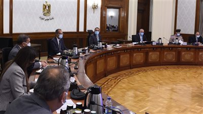 مدبولي يتابع مشروعات البنية التحتية لشبكات الاتصالات بالعاصمة الإدارية