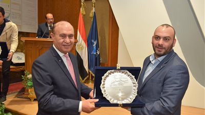 «مميش» يدعو الشركات اليونانية للاستثمار في «اقتصادية قناة السويس»