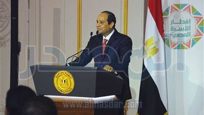 السيسي ينقل عاملين في المخابرات العامة إلى جهات أخرى