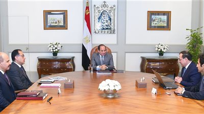 الرئيس السيسى يستعرض محاور الاستراتيجية المستقبلية لقطاع البترول