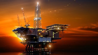 رويترز: الهيئة العامة للبترول تتفاوض مع البنوك لتأجيل أقساط بالدولار