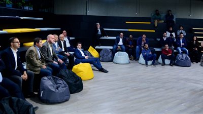 مدير أفريقيا بـ«BMW» يزور «فلك» لبحث التعاون في دعم الشركات الناشئة