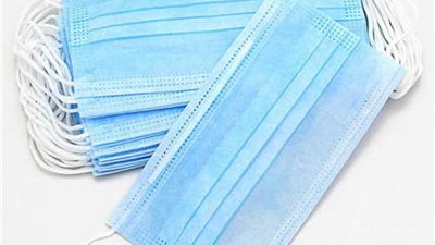 الحكومة تنفي وقف صرف الكمامات ضمن المقررات التموينية