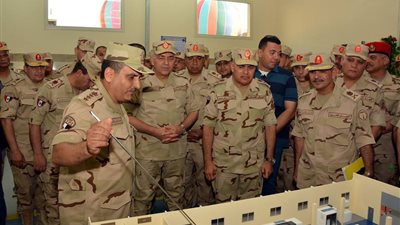 صور: وزير الدفاع يفتتح خطوط الإنتاج والتأمين الفني بورش القوات المسلحة