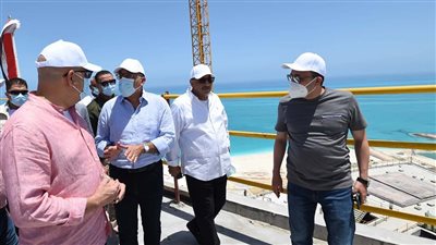 مدبولي يتفقد المنطقة الترفيهية «الممشي» بالعلمين الجديدة