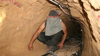 العثور على 14 عاملًا فقدوا في أحد الأنفاق بين غزة ومصر