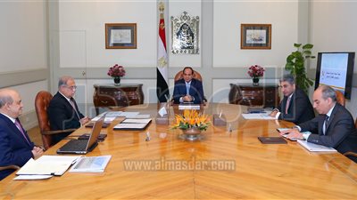 تفاصيل لقاء السيسي برئيس الوزراء ووزيري الطيران والسياحة