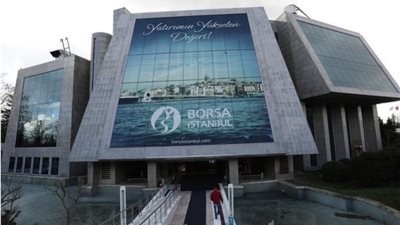 مؤشر بورصة إسطنبول يهوي 4% بفعل خلاف أمريكي - تركي