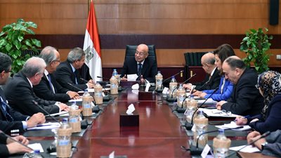 شريف إسماعيل يجتمع بالحكومة لمتابعة تحضيرات منتدى شباب العالم