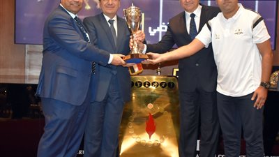 طارق الملا يكرم أبطال دوري قطاع البترول اليوم 