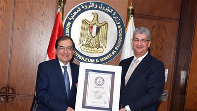 وزير البترول يكرم بتروجت لحصولها على شهادة جينيس للأرقام القياسية