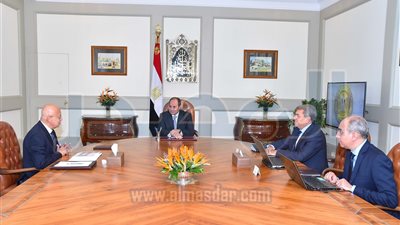 السيسي يبحث مع وزير المالية خفض عجز الموازنة إلى 9,3% 
