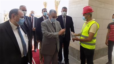 وزير الكهرباء يباشر أول يوم عمل من مقر العاصمة الإدارية الجديدة