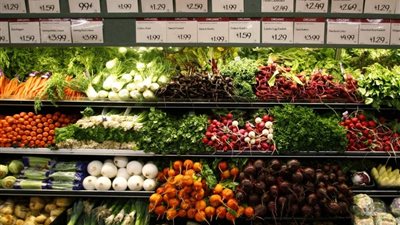 منتجو الأغذية يحتجون على قرار وضع سعر البيع للمستهلك 