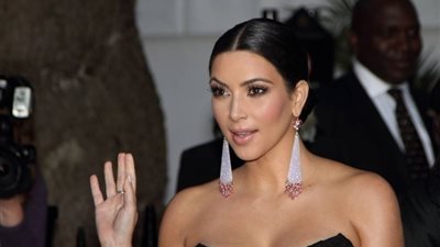 تفاصيل اقتحام مسلحين غرفة كارداشيان.. و