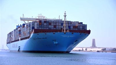 أكبر سفينة حاويات في العالم تعبر المجري الملاحي لقناة السويس