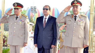 السيسي يضع أكاليل زهور على قبر الجندي المجهول وعبدالناصر والسادات