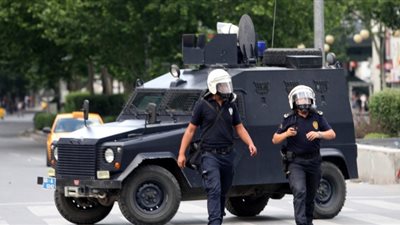تركيا: اعتقال 12 ألف شرطي للاشتباه في صلتهم بجولن