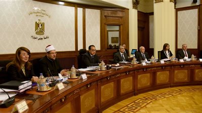 رئيس الوزراء: تشكيل لجنة مصغرة لحل مشكلات المستثمرين الأجانب