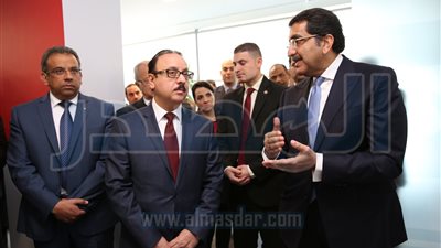 وزير الاتصالات يفتتح المبنى الجديد لشركة 