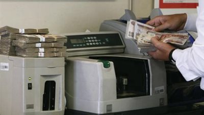 التحفظ على شركات صرافة مملوكة لعناصر 