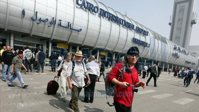 مطار القاهرة يستقبل 4398 سائحًا من جنسياتٍ مختلفة 
